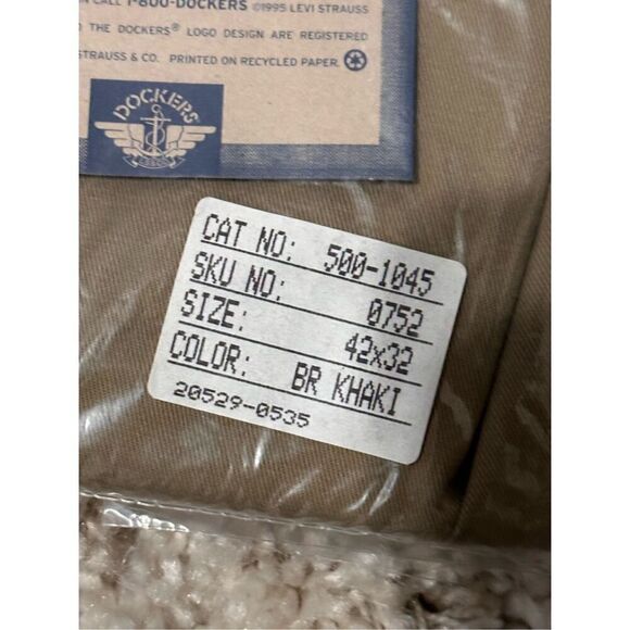 NEW WITH TAGS NEVER OPEN NEW Dockers Men's classic - Pleated, Khaki, 42 x 32 - Picture 3 of 8